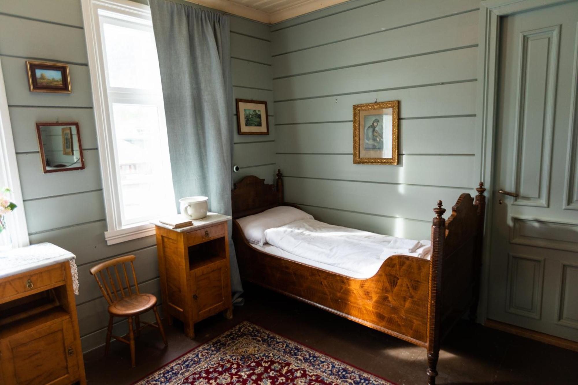 Lodgen Stryn Room photo